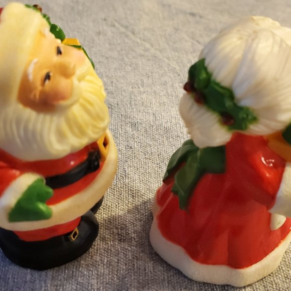 Hallmark Santa and Mrs., Claus Salt & Pepper Shakers - Picture 3 of 6